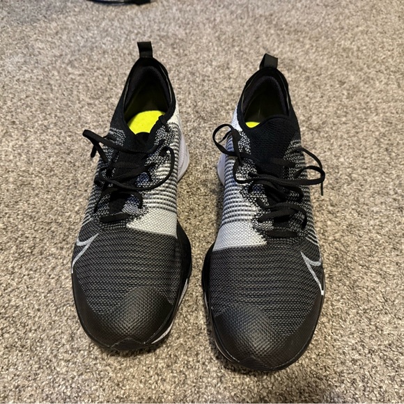 Nike Men's Black and White Running Shoes - Picture 2 of 5